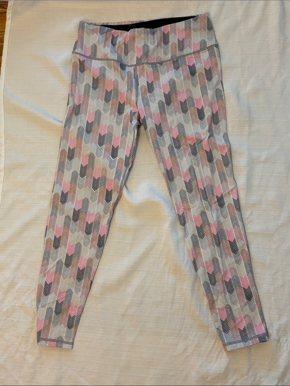 Victoria’s Secret Pink & Gray Chevron Active Leggings